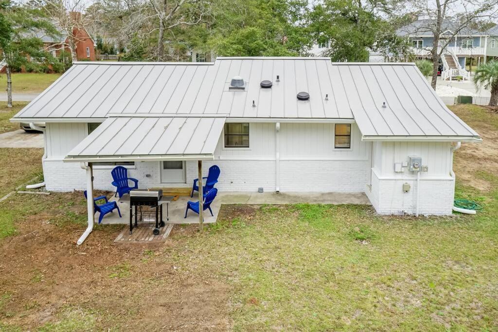 Island Joy - Newly Renovated/Walk To The Beach! Oak Island Exterior photo