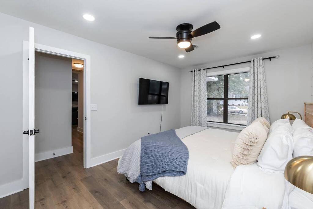 Island Joy - Newly Renovated/Walk To The Beach! Oak Island Exterior photo