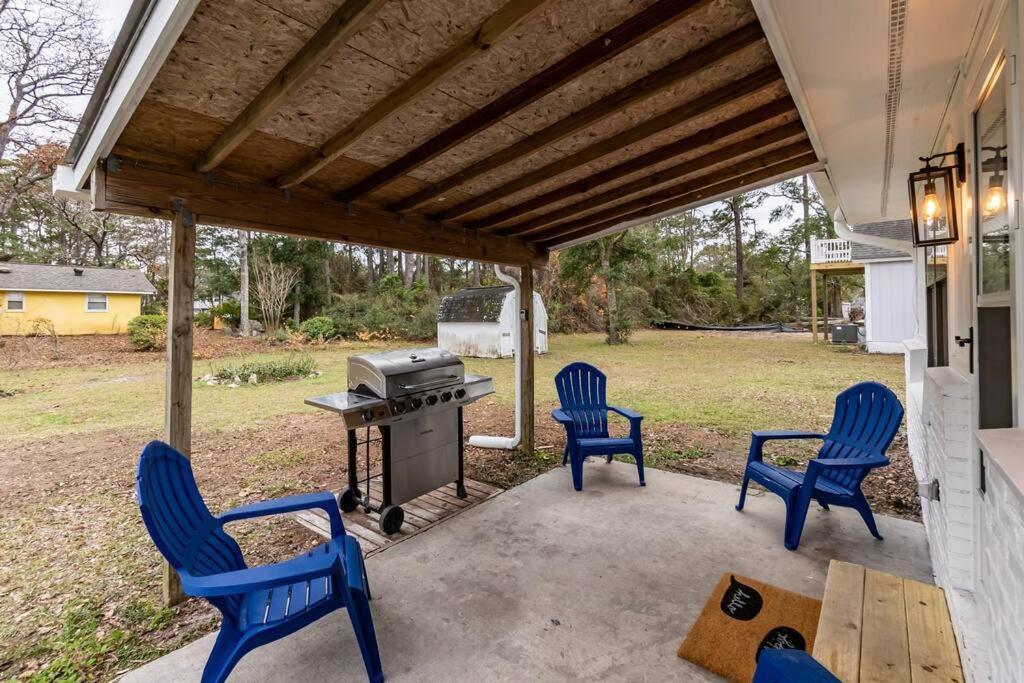 Island Joy - Newly Renovated/Walk To The Beach! Oak Island Exterior photo