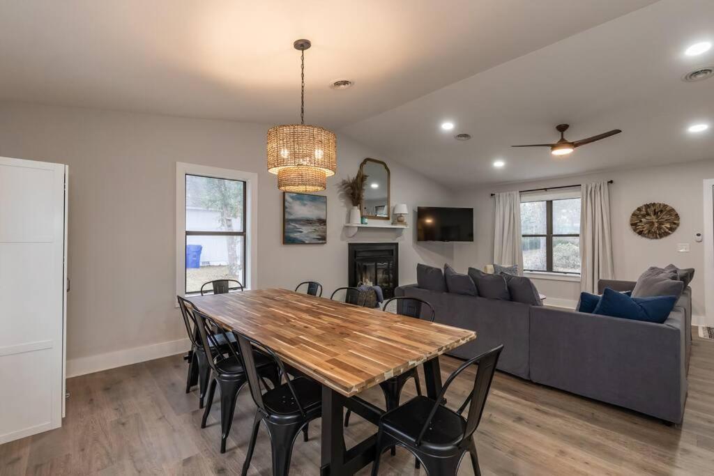 Island Joy - Newly Renovated/Walk To The Beach! Oak Island Exterior photo